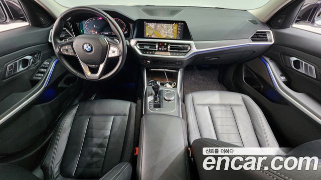 BMW 3-Series 320i Luxury