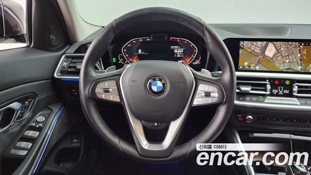 BMW 3-Series 320i Luxury