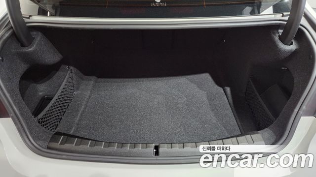 BMW 3-Series 320i Luxury