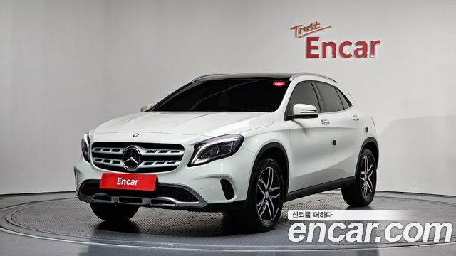 Mercedes-Benz GLA-Class GLA220 Premium