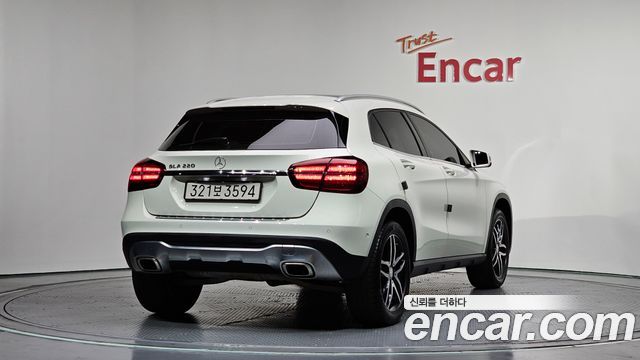 Mercedes-Benz GLA-Class GLA220 Premium