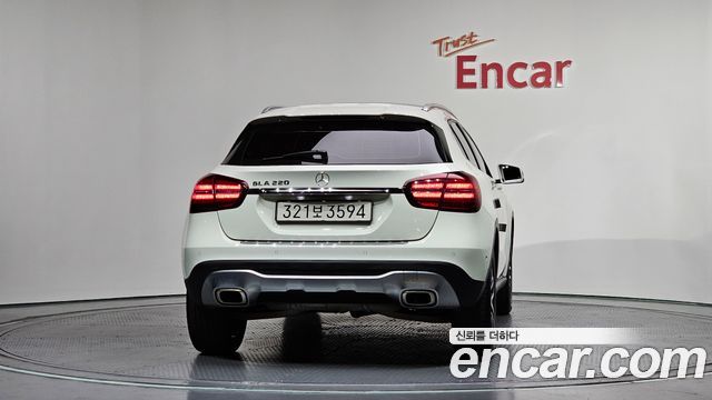 Mercedes-Benz GLA-Class GLA220 Premium