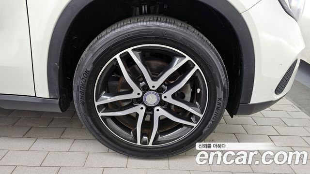 Mercedes-Benz GLA-Class GLA220 Premium