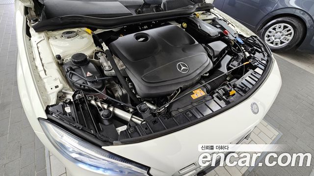 Mercedes-Benz GLA-Class GLA220 Premium