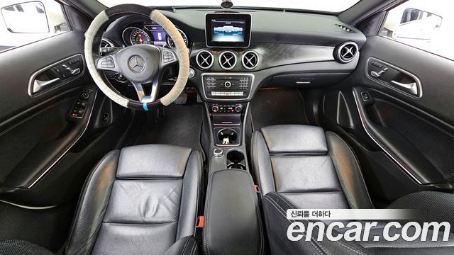 Mercedes-Benz GLA-Class GLA220 Premium