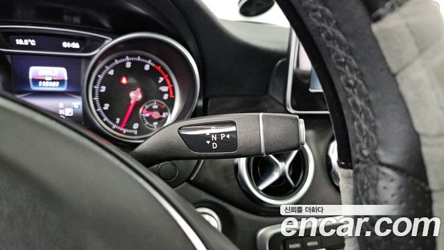 Mercedes-Benz GLA-Class GLA220 Premium