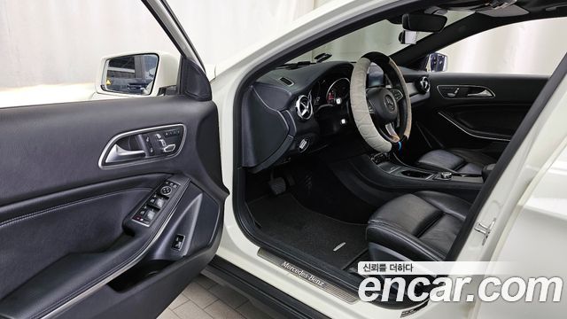 Mercedes-Benz GLA-Class GLA220 Premium