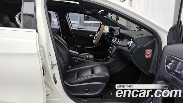 Mercedes-Benz GLA-Class GLA220 Premium