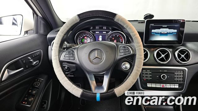 Mercedes-Benz GLA-Class GLA220 Premium