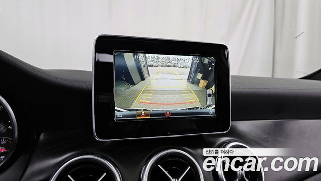 Mercedes-Benz GLA-Class GLA220 Premium