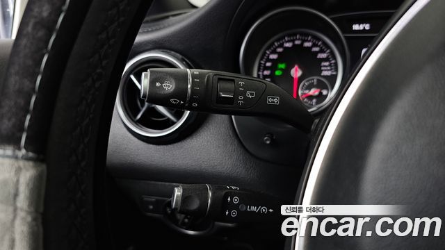 Mercedes-Benz GLA-Class GLA220 Premium