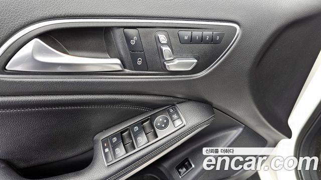 Mercedes-Benz GLA-Class GLA220 Premium