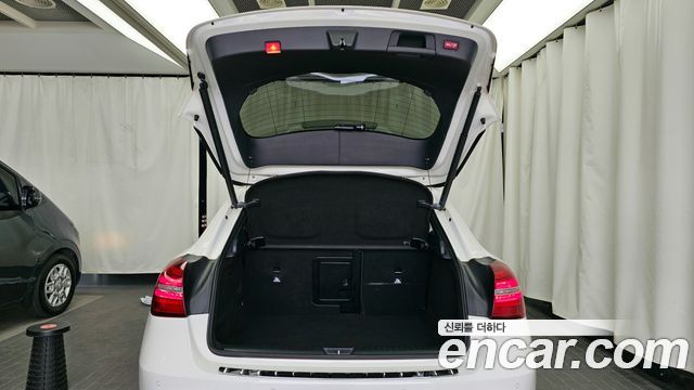 Mercedes-Benz GLA-Class GLA220 Premium