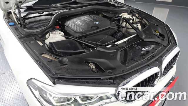 BMW 5-Series 520d xDrive M Sport Package Plus