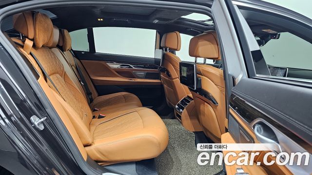 BMW 7-Series 740Li xDrive Design Pure Excellence