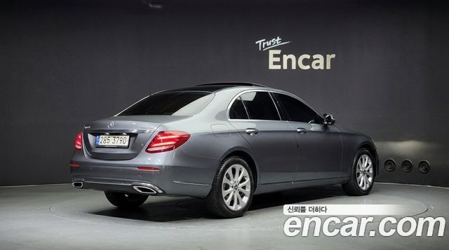 Mercedes-Benz E-Class E300 4MATIC Exclusive