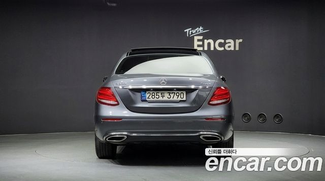 Mercedes-Benz E-Class E300 4MATIC Exclusive