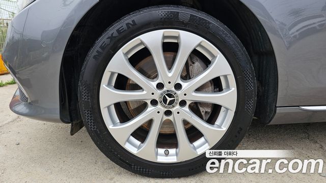 Mercedes-Benz E-Class E300 4MATIC Exclusive