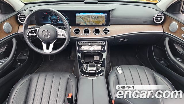Mercedes-Benz E-Class E300 4MATIC Exclusive