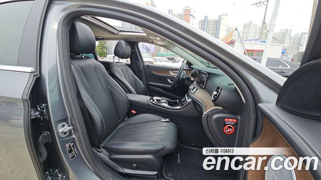 Mercedes-Benz E-Class E300 4MATIC Exclusive