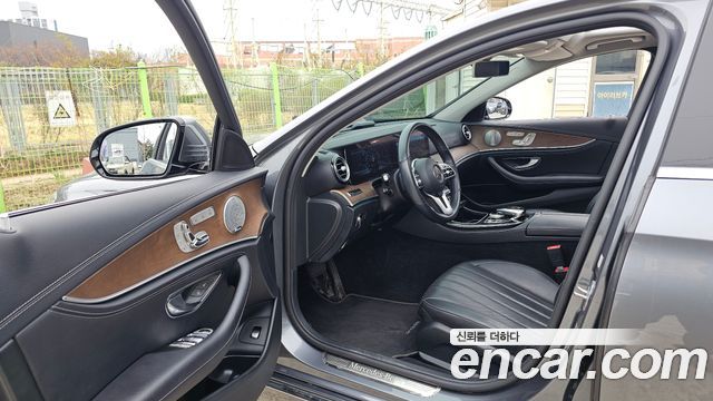Mercedes-Benz E-Class E300 4MATIC Exclusive