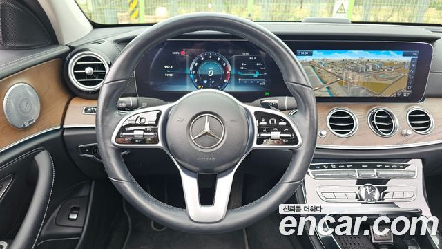 Mercedes-Benz E-Class E300 4MATIC Exclusive