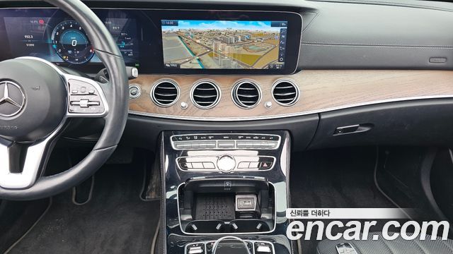 Mercedes-Benz E-Class E300 4MATIC Exclusive