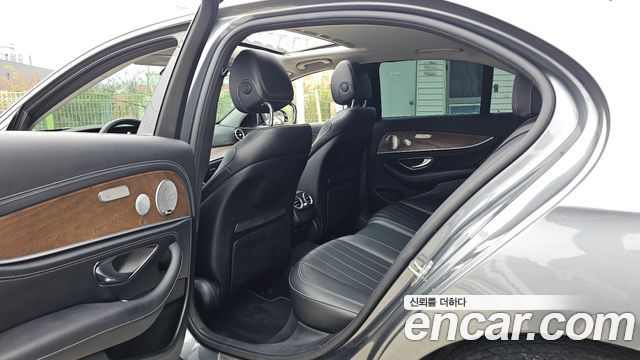 Mercedes-Benz E-Class E300 4MATIC Exclusive