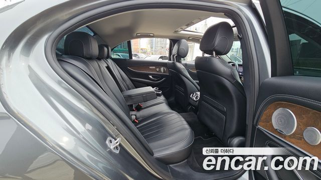 Mercedes-Benz E-Class E300 4MATIC Exclusive