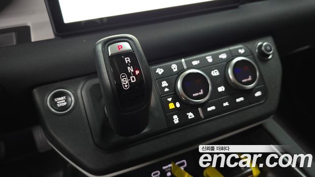 Land Rover Defender 110 D240 SE