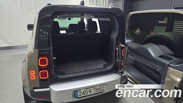 Land Rover Defender 110 D240 SE