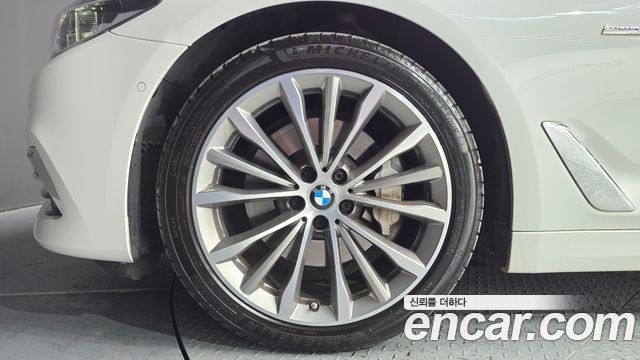 BMW 5-Series 540i xDrive Luxury Plus
