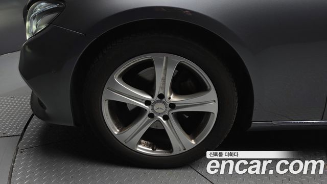 Mercedes-Benz E-Class E220d 4MATIC Avantgarde
