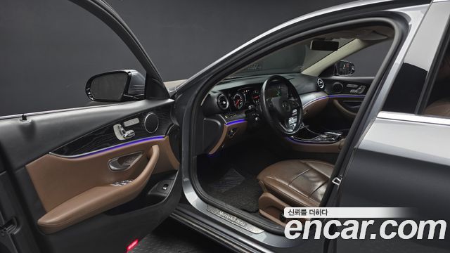 Mercedes-Benz E-Class E220d 4MATIC Avantgarde