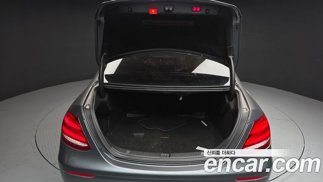 Mercedes-Benz E-Class E220d 4MATIC Avantgarde
