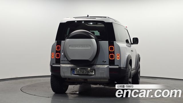 Land Rover Defender 90 D250 SE