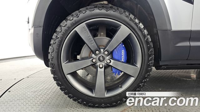 Land Rover Defender 90 D250 SE