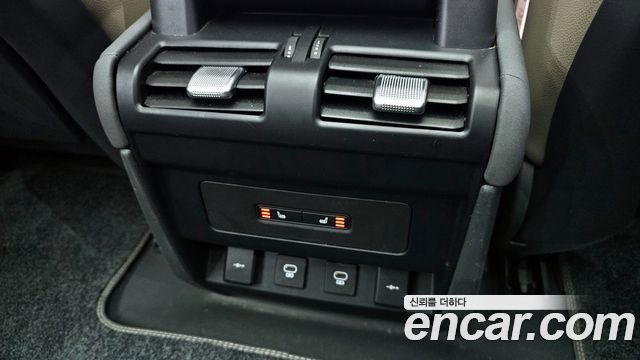 Land Rover Defender 90 D250 SE