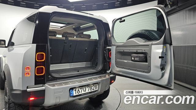 Land Rover Defender 90 D250 SE