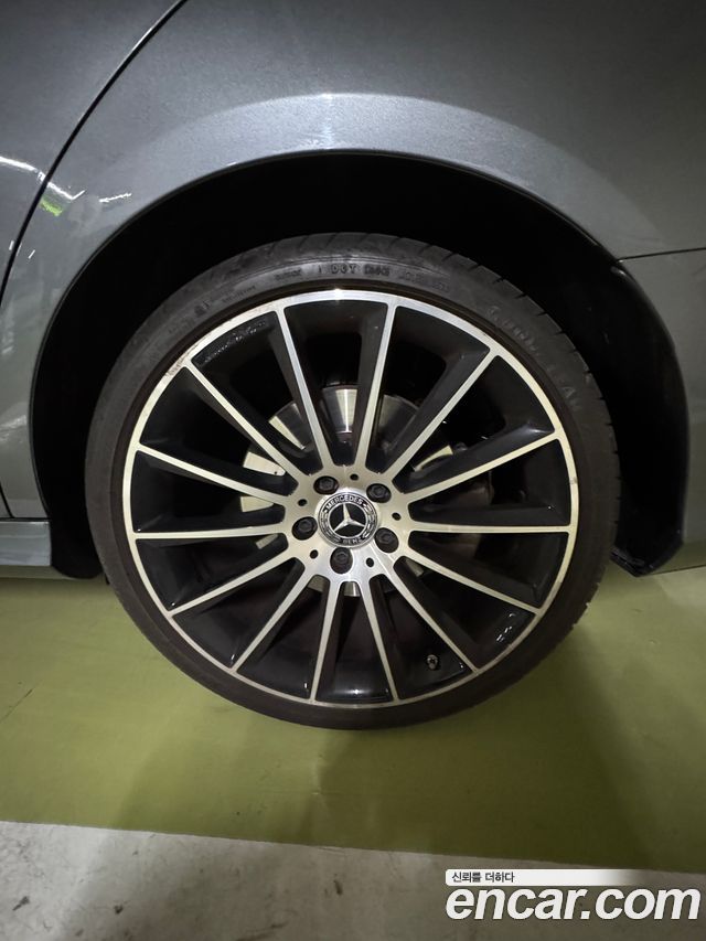 Mercedes-Benz E-Class E350 4MATIC AMG Line
