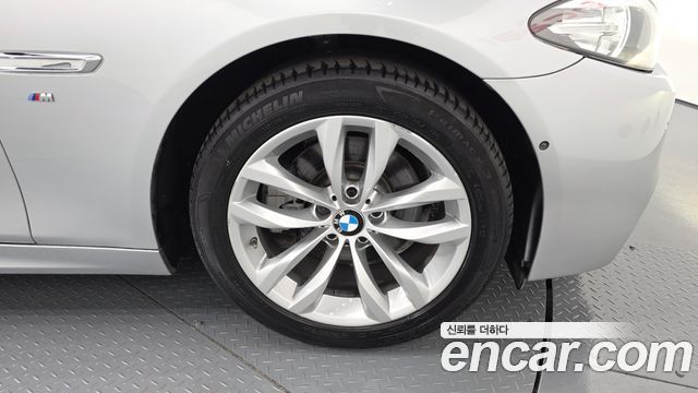 BMW 5-Series 528i xDrive M Aero Dynamic