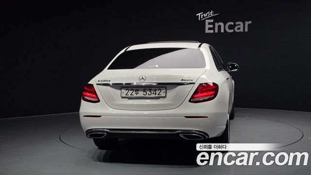 Mercedes-Benz E-Class E220d 4MATIC Avantgarde