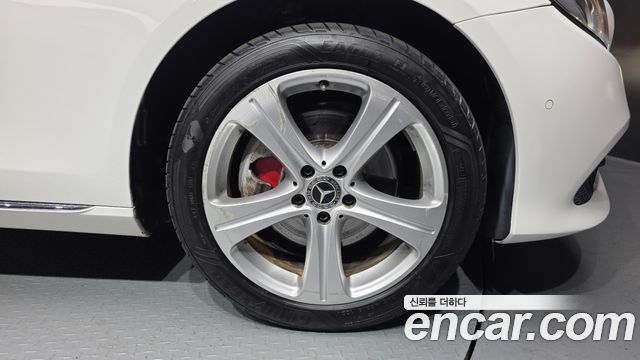 Mercedes-Benz E-Class E220d 4MATIC Avantgarde
