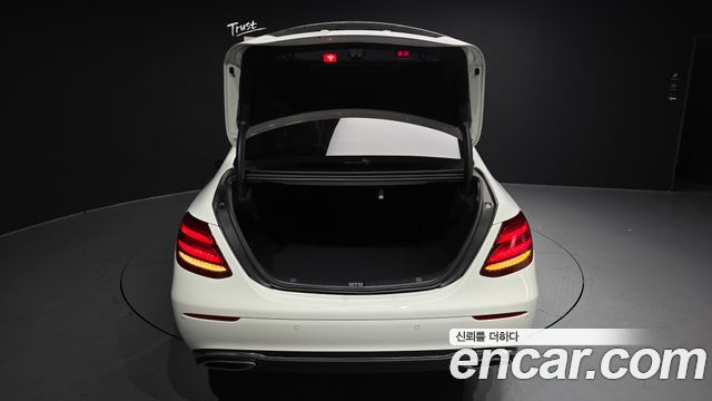Mercedes-Benz E-Class E220d 4MATIC Avantgarde