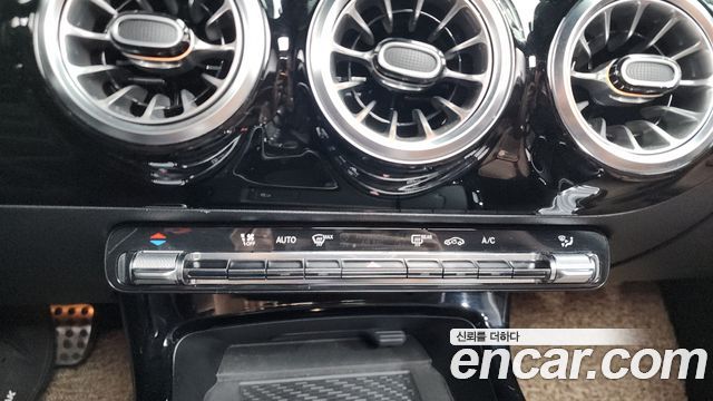 Mercedes-Benz CLA-Class CLA250 4MATIC