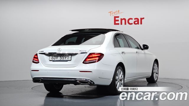 Mercedes-Benz E-Class E300 4MATIC Exclusive
