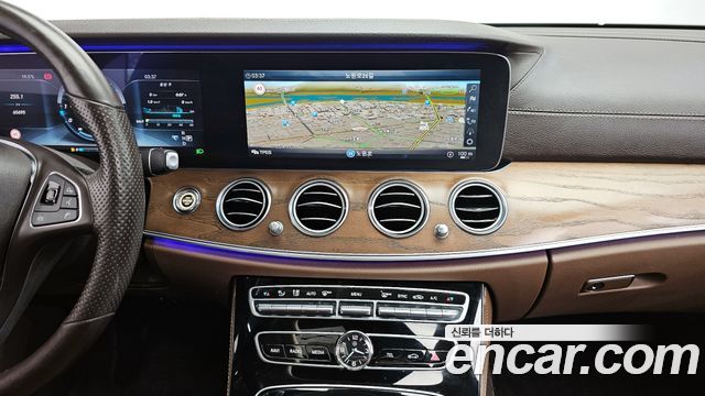 Mercedes-Benz E-Class E300 4MATIC Exclusive