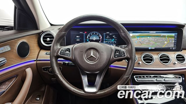 Mercedes-Benz E-Class E300 4MATIC Exclusive