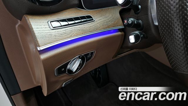 Mercedes-Benz E-Class E300 4MATIC Exclusive