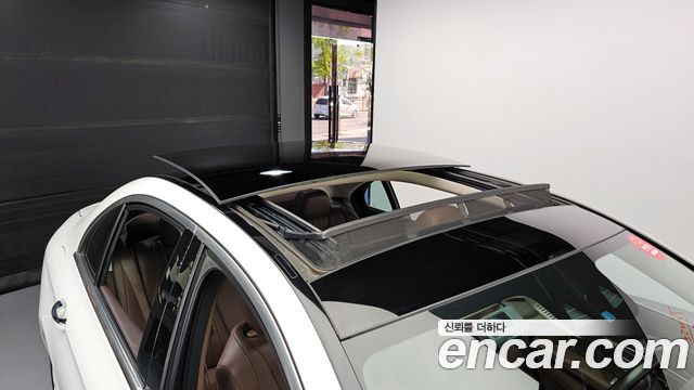 Mercedes-Benz E-Class E300 4MATIC Exclusive